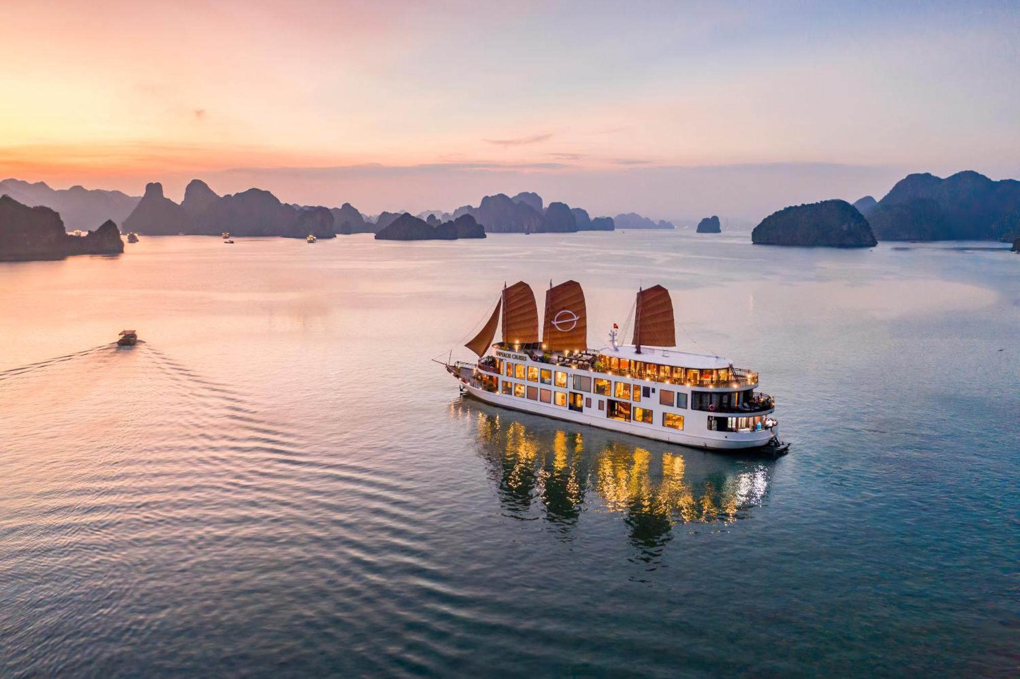 Hotel Emperor Cruises Legacy Ha Long Esterno foto